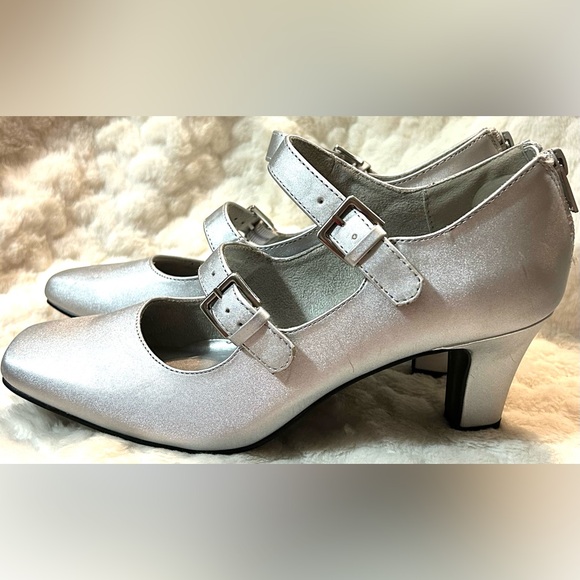 Easy street silver satin Mary Jane buckled adjustable strap women’s size 7.5M - Picture 7 of 13